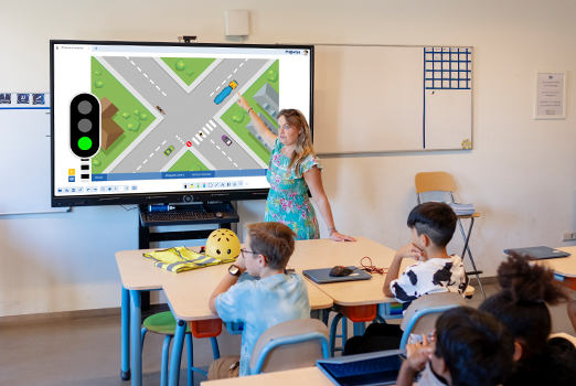 Teacher teaches a class about traffic using Prowise Presenter