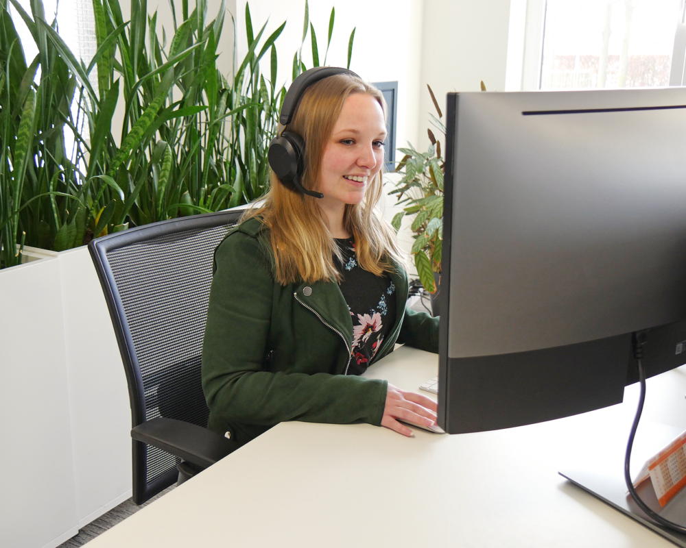 Customer care colleague stands someone up on the phone