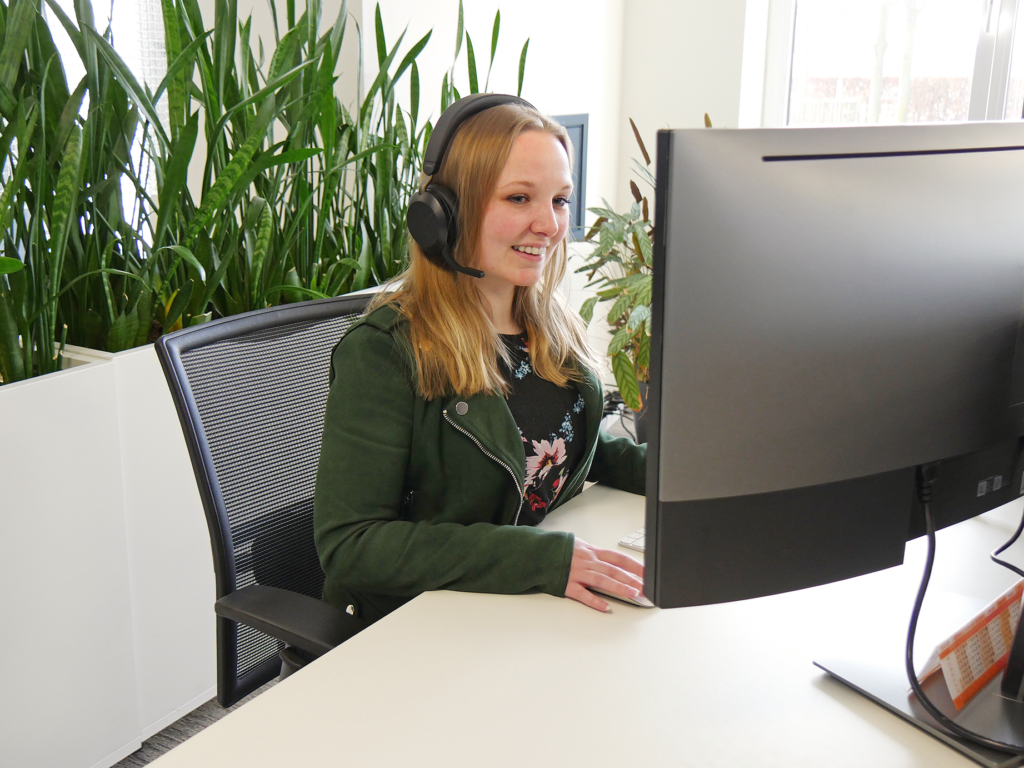 Customer care colleague stands someone up on the phone